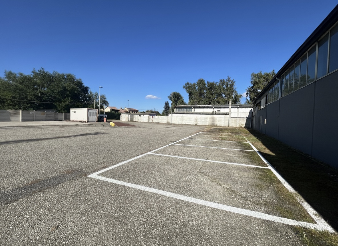 Piazzale con stalli segnati per camper